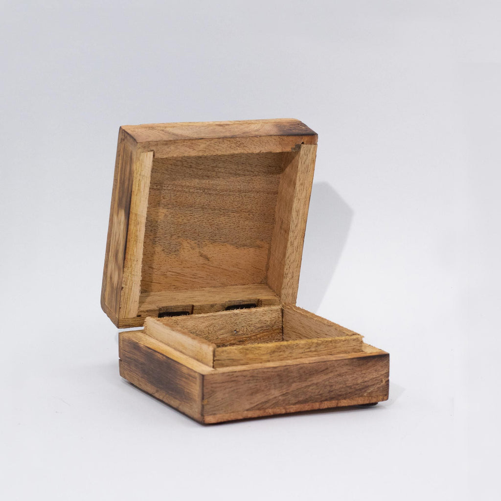 Small Enameled Square Box 10x10x4.2cm - Hop Hare