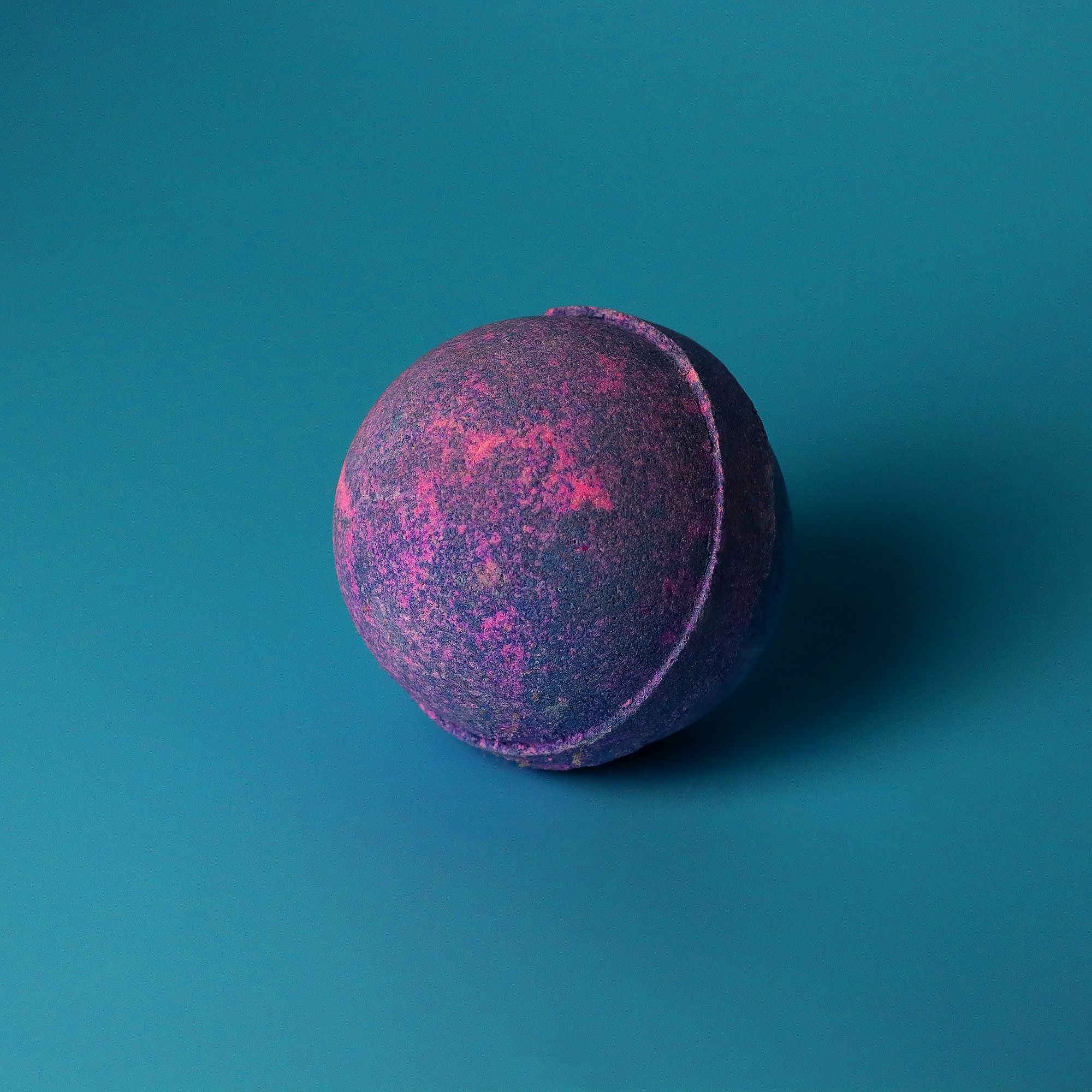 Yorksire Violet Bath Bomb - 180g